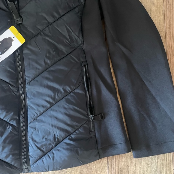 DKNY Women's MEDIA LIGHT WEIGHT PUFFER JACKET, Black - Picture 6 of 10